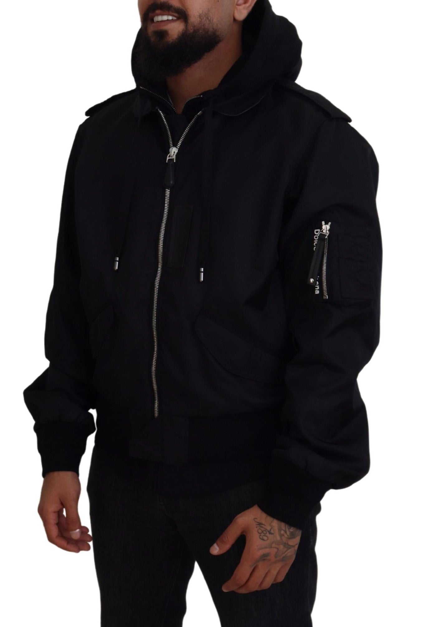 Glatte schwarze Bomberjacke mit Kapuze