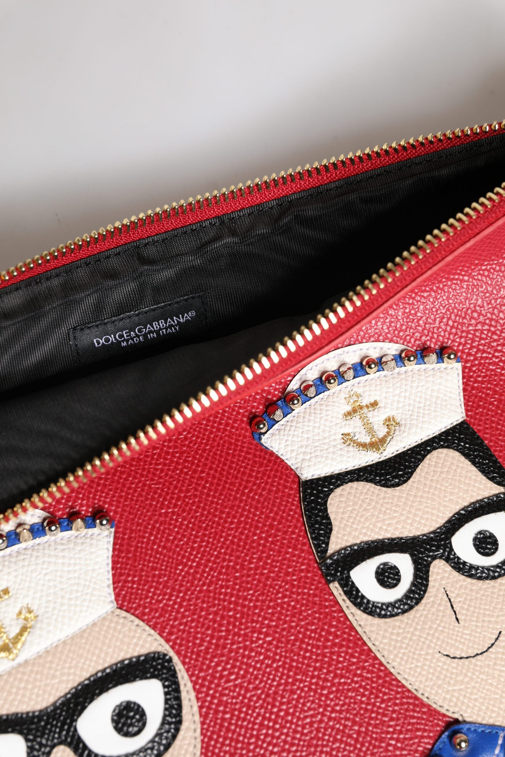 Rote #DGFamily verschönerte Leder Clutch Tasche